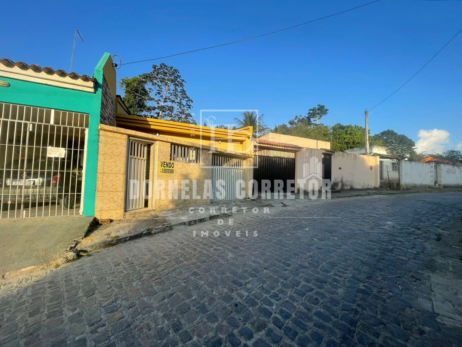 Casa em Moreno | 3 Quartos, 1 Suíte, 2 Salas, Garagem Coberta, Aceita Financiamento.