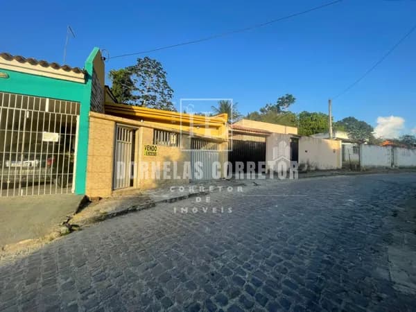 Casa em Moreno | 3 Quartos, 1 Suíte, 2 Salas, Garagem Coberta, Aceita Financiamento.
