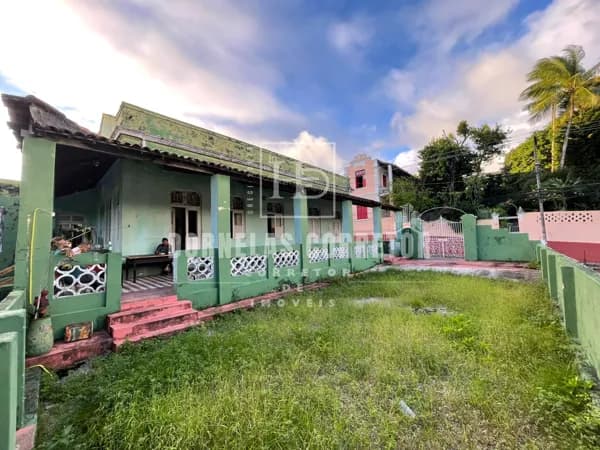 PRÓXIMO AO CARNAVAL DE OLINDA – CASA COM 5 QUARTOS E AMPLO TERRENO!