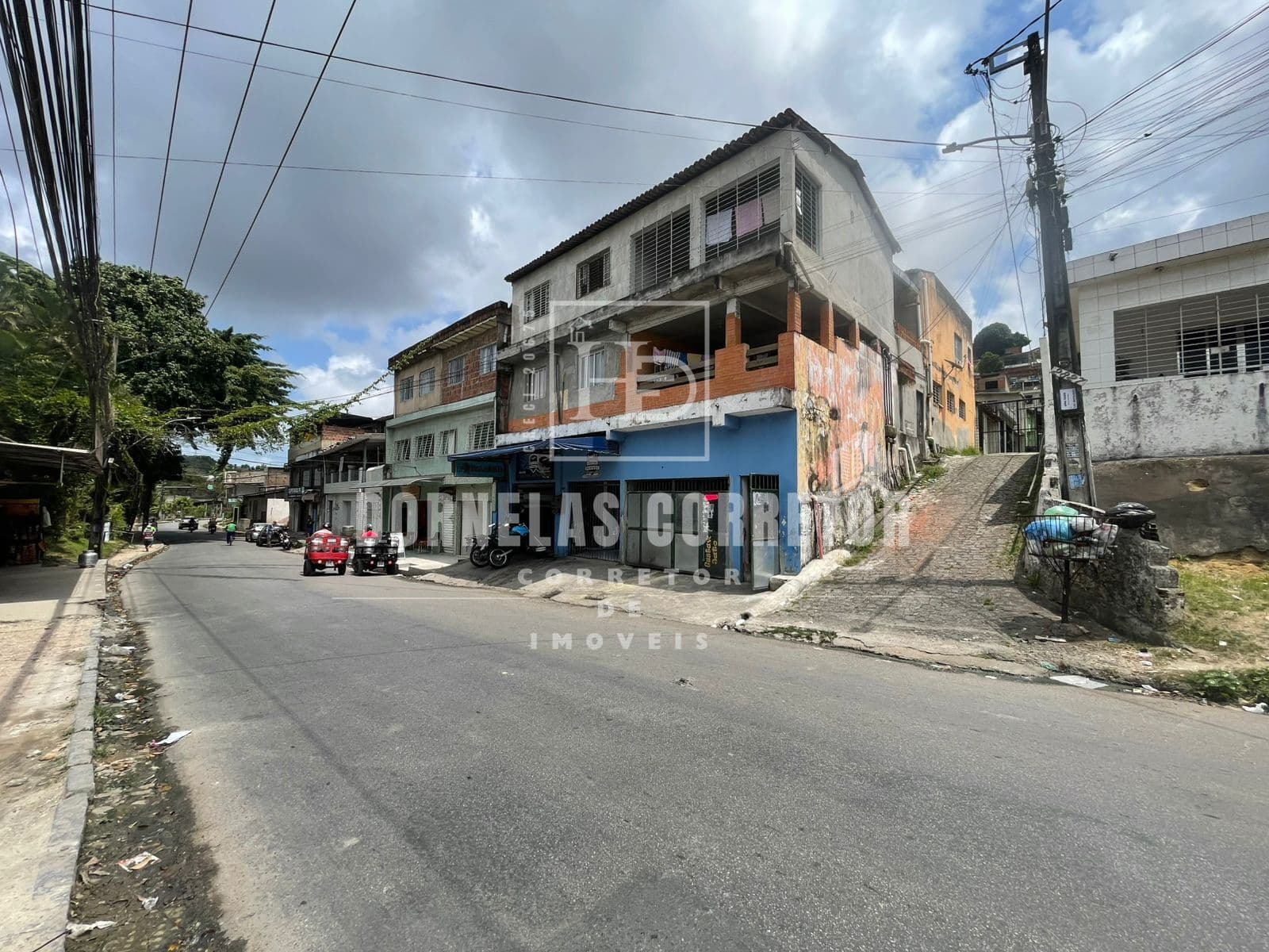 4 CASAS + PONTO COMERCIAL,CONTÉM SUÍTE + SALA + COZINHA E ÁREA DE SERVIÇO