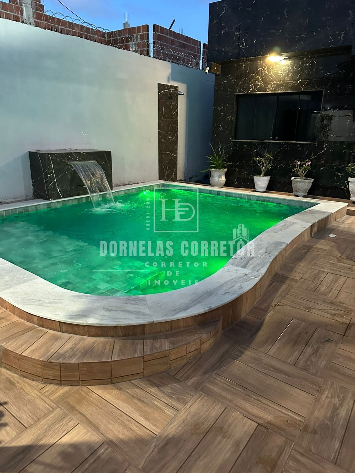 Casa em Paulista | 2 Quartos, Adega, Churrasqueira, Garagem Coberta, Piscina/Hidro