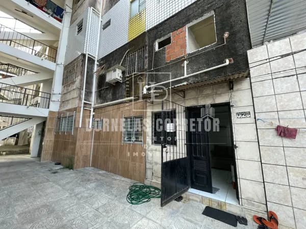 Imóvel no Curado IV com 2 quartos, quintal e ótima localização