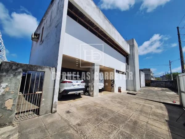 Casarão de esquina em Olinda, 4qtos, 5vgs. quintal gigante na avenida há 2min. shop. patteo 45mts²