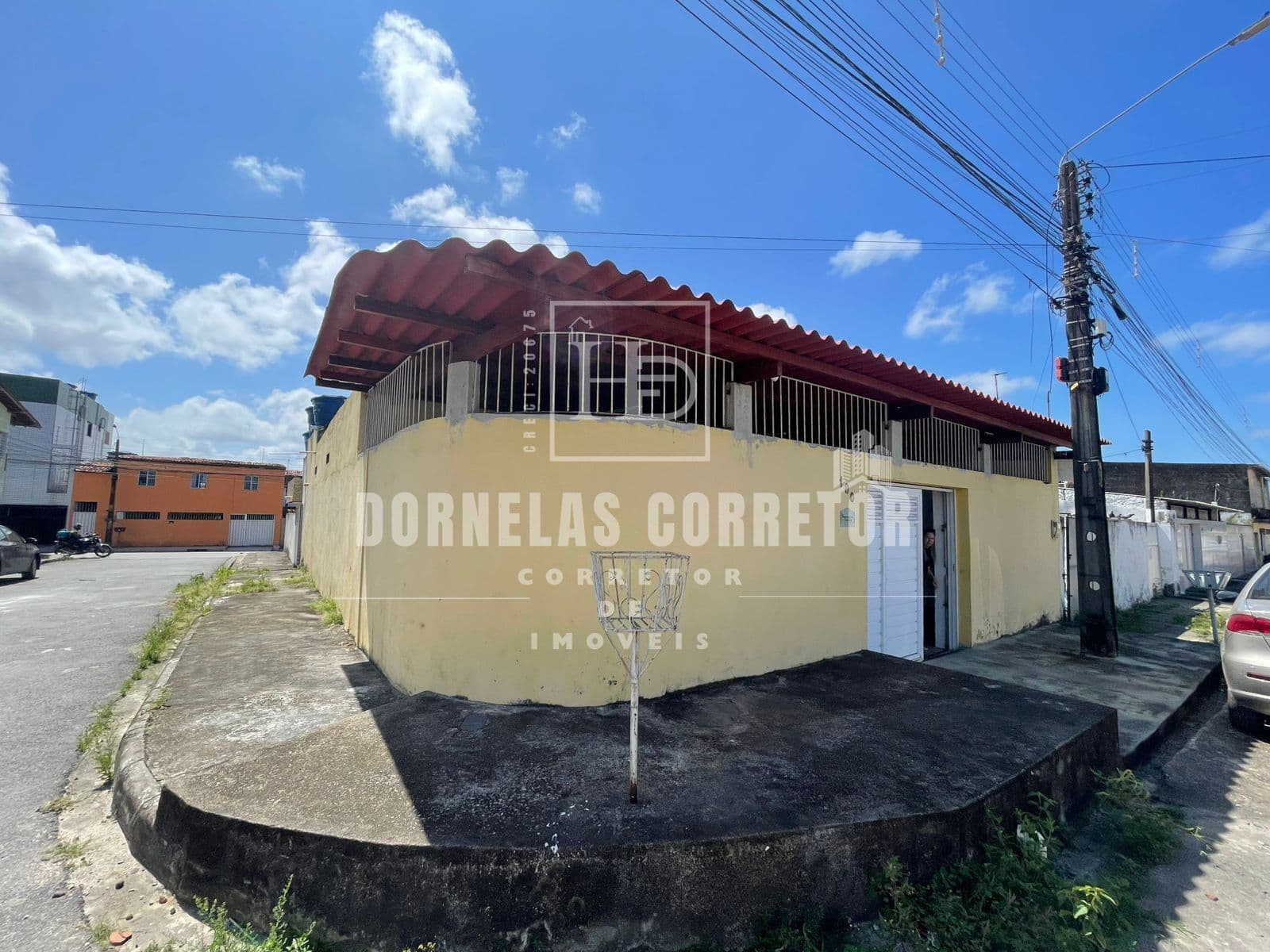 CASA COM 3 QUARTOS, 1 SUÍTE + ÁREA DE SERVIÇO E GARAGEM AMPLA