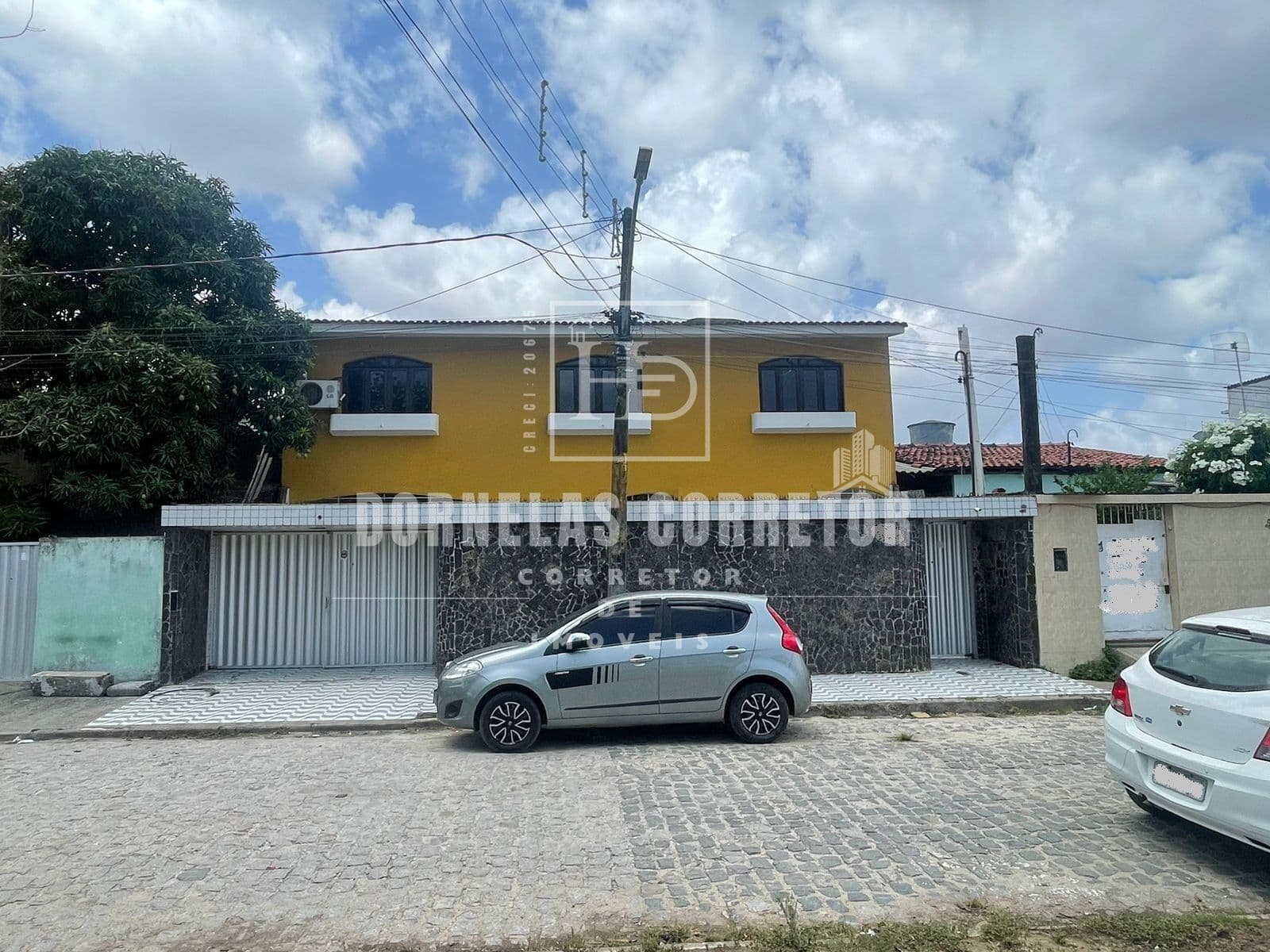 Casa Solta em Campo Grande, 5 QTOS, 4 WCS, 2 VARANDAS, 3 VGS