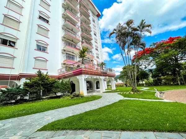Apartamento Espaçoso à Venda em Blumenau: 5 Quartos, Suíte e Lazer Completo