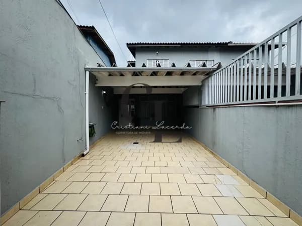 Sobrado à venda com 3 dormitórios, edícula e 3 vagas no Jardim Japão