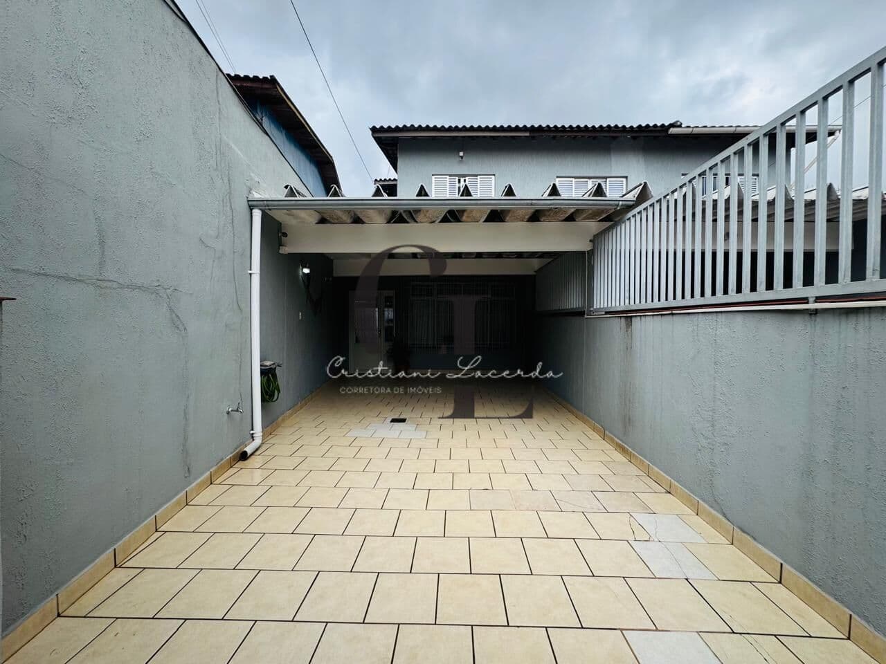 Sobrado à venda com 3 dormitórios, edícula e 3 vagas no Jardim Japão