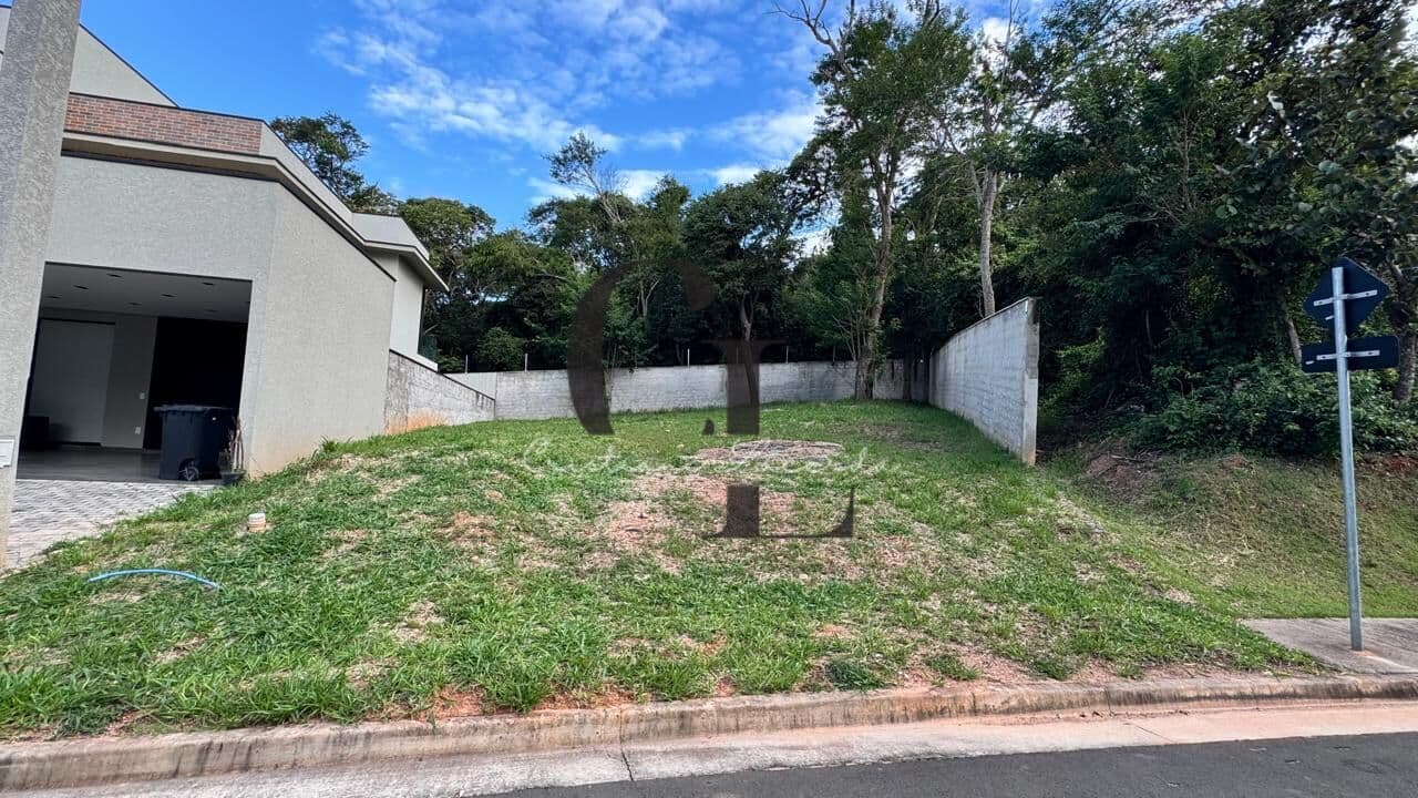 Lote à venda com 542 metros no condomínio Reserva São Nicolau