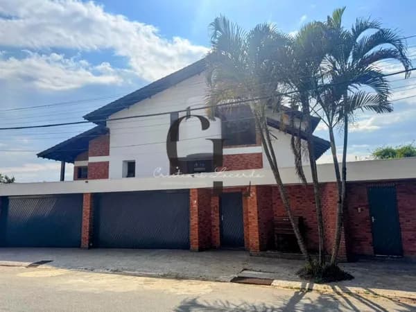 Sobrado à venda com 3 suítes e 6 vagas em Mairiporã