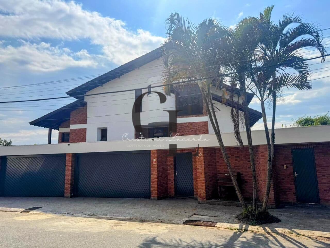 Sobrado à venda com 3 suítes e 6 vagas em Mairiporã