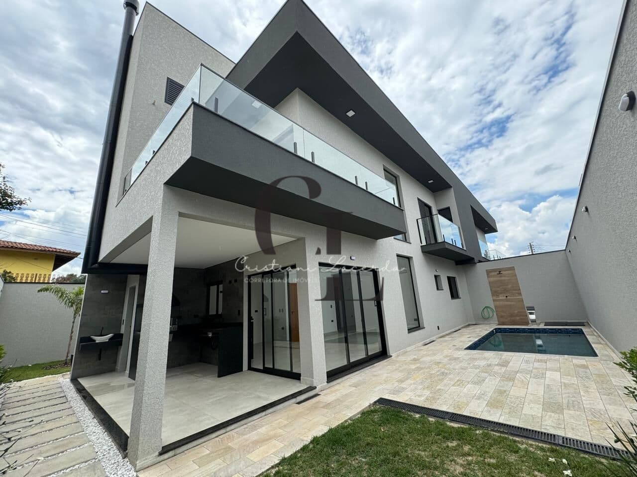 Sobrado novo à venda com 3 quartos e 2 vagas no Nova Gardênia, em Atibaia