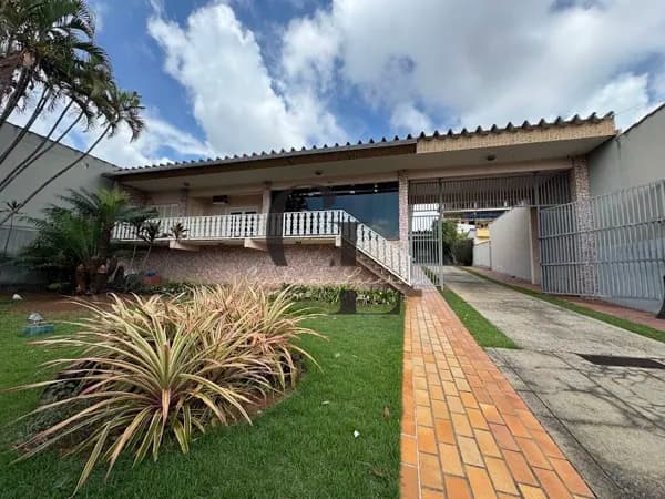 Casa térrea à venda com 5 dormitórios e 10 vagas no Alvinópolis, em Atibaia