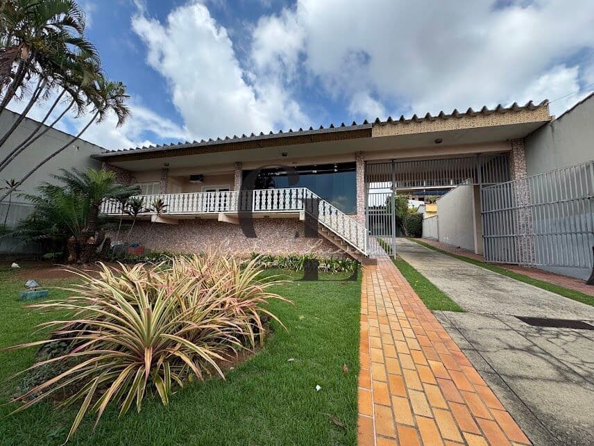 Casa térrea à venda com 5 dormitórios e 10 vagas no Alvinópolis, em Atibaia