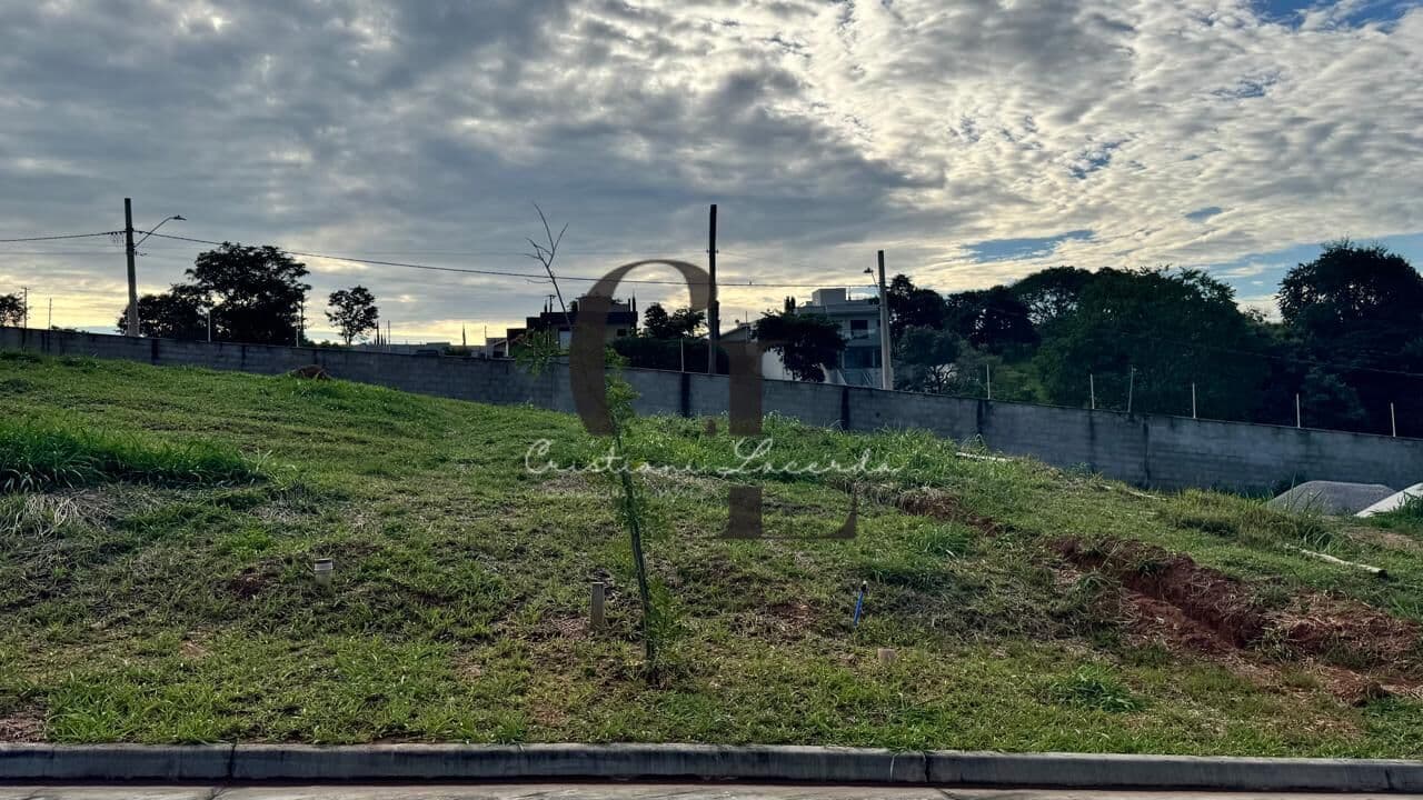 Lote à venda com 446 metros no condomínio Reserva São Nicolau