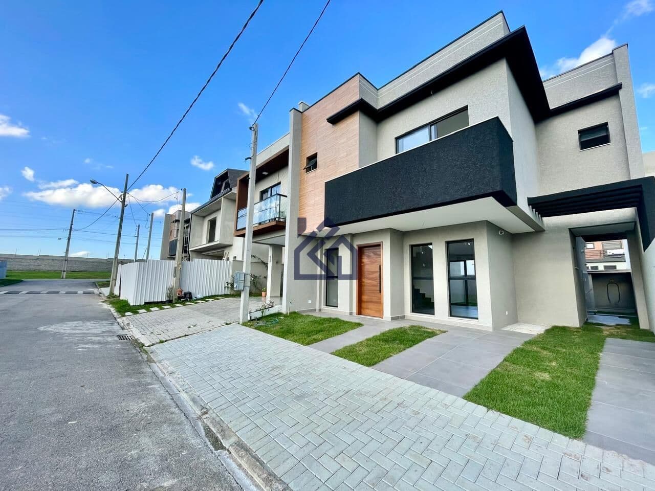 Sobrado em São José dos Pinhais - Costeira