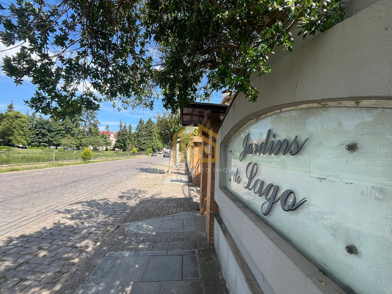 Casa Geminada Triplex em Frente ao Lago - Vila Suzana