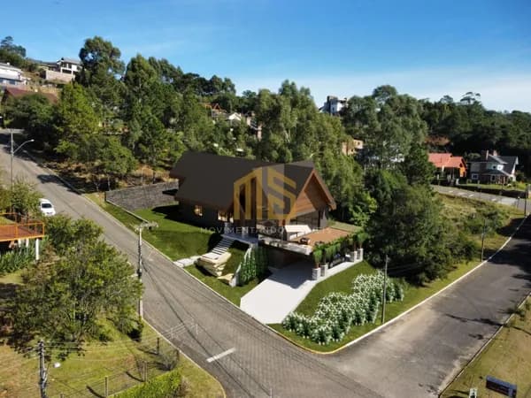 Casa com 03 Suítes em Gramado - Vale das Colinas
