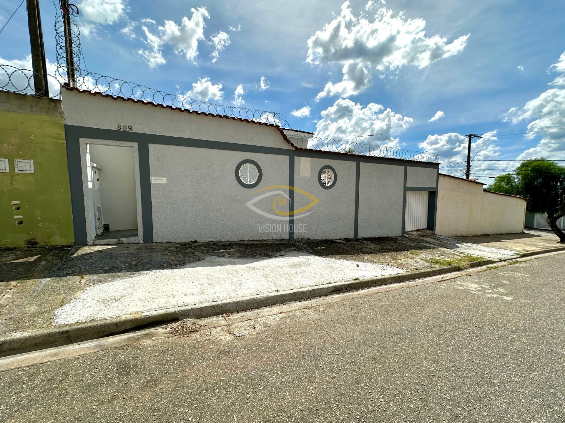 Casa Espaçosa com o Menor Preço da Zona Oeste