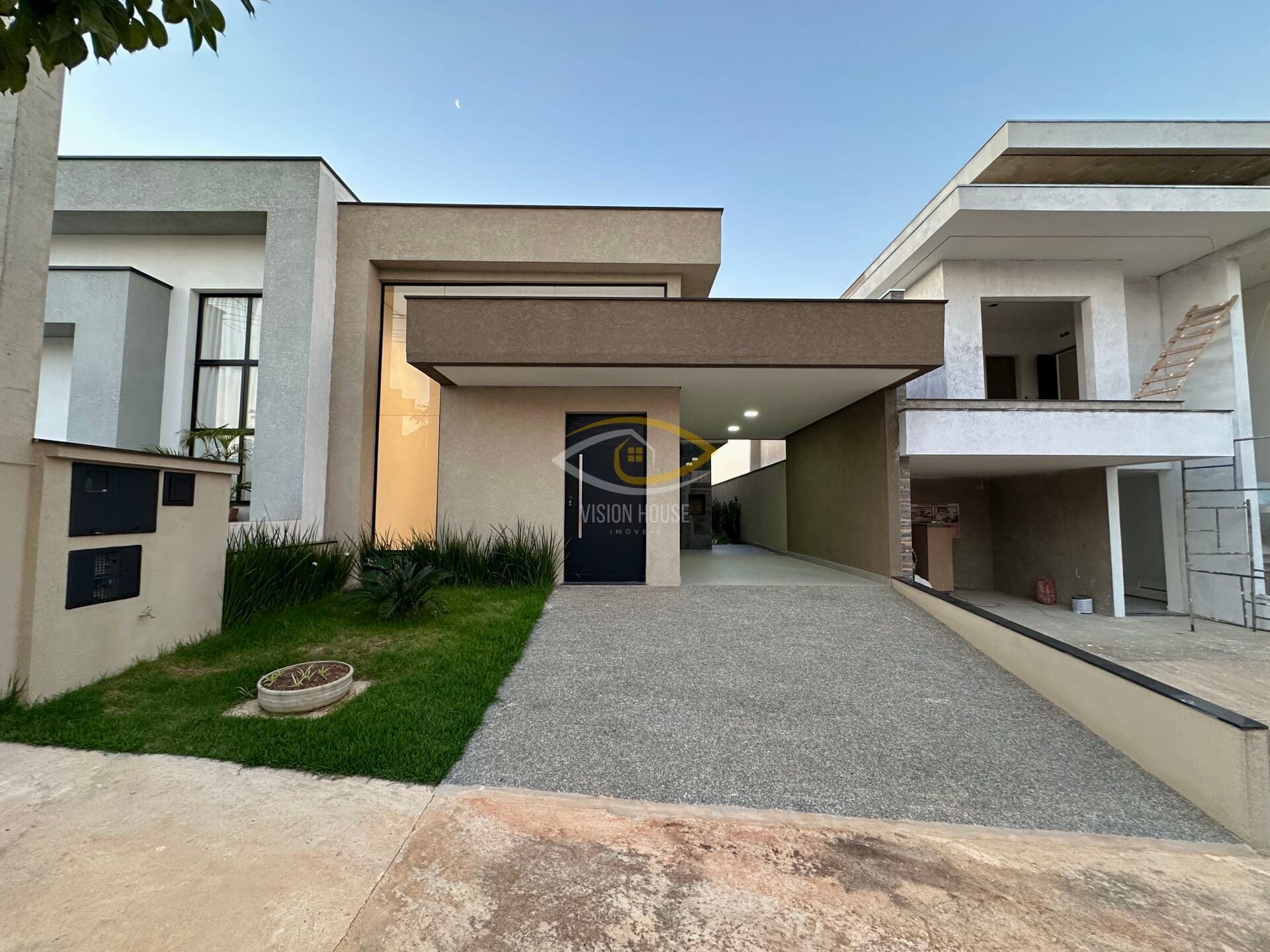 Casa com um dos menores preços do condominio