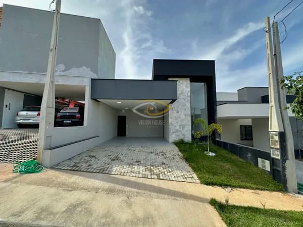 Linda casa com escritório e em condominio
