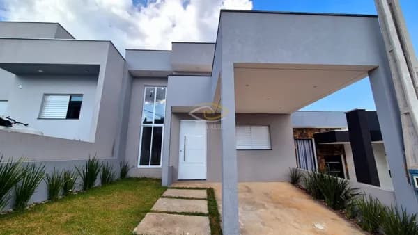 Casa em Condomínio com piscina