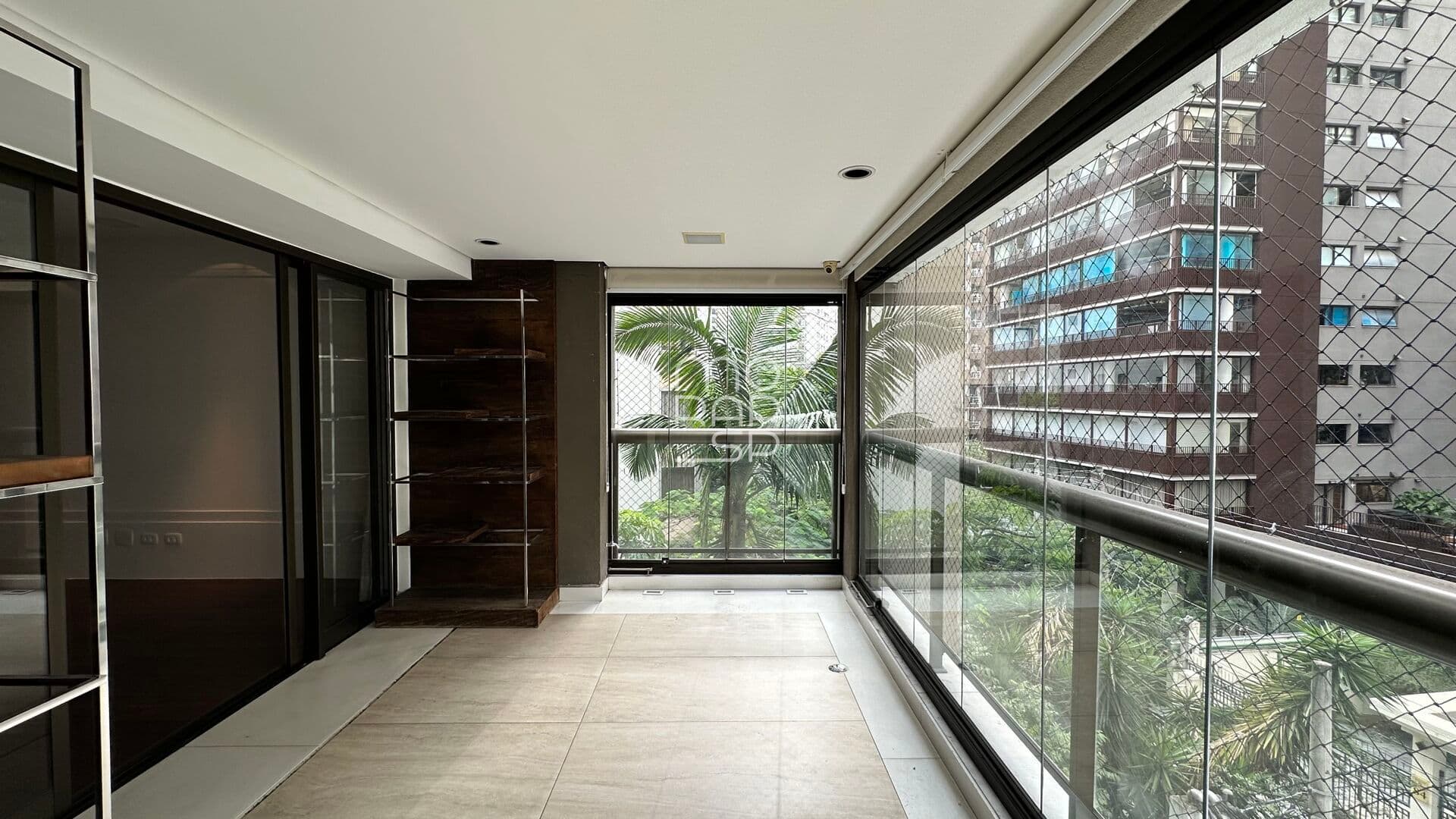 Apartamento em rua tranquila e próximo de tudo