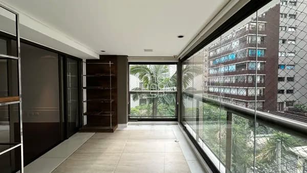 Apartamento em rua tranquila e próximo de tudo