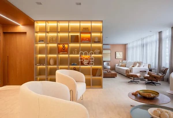 Apartamento elegante, totalmente reformado na parte plana do Jardim América