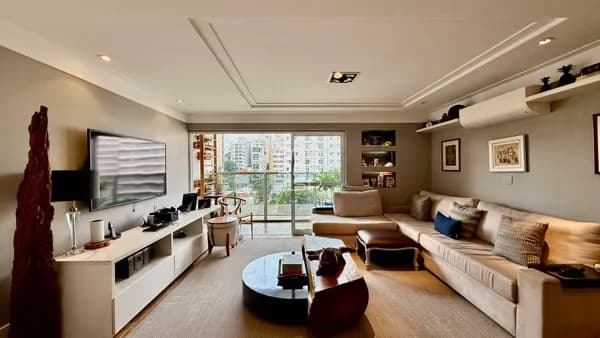 Apartamento de 107m2 em Pinheiros com living para 2 ambientes, cozinha integrada, 2 dormitórios sendo 1 suíte com closet e escritório, 2 vagas e lazer no edifício.