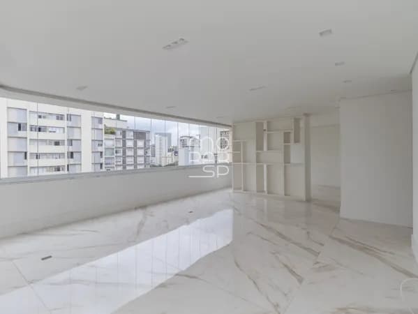 Apartamento de 265m2 em Higienópolis com living para 3 ambientes, 3 suítes sendo a master com closet e sala de banho, 3 vagas.