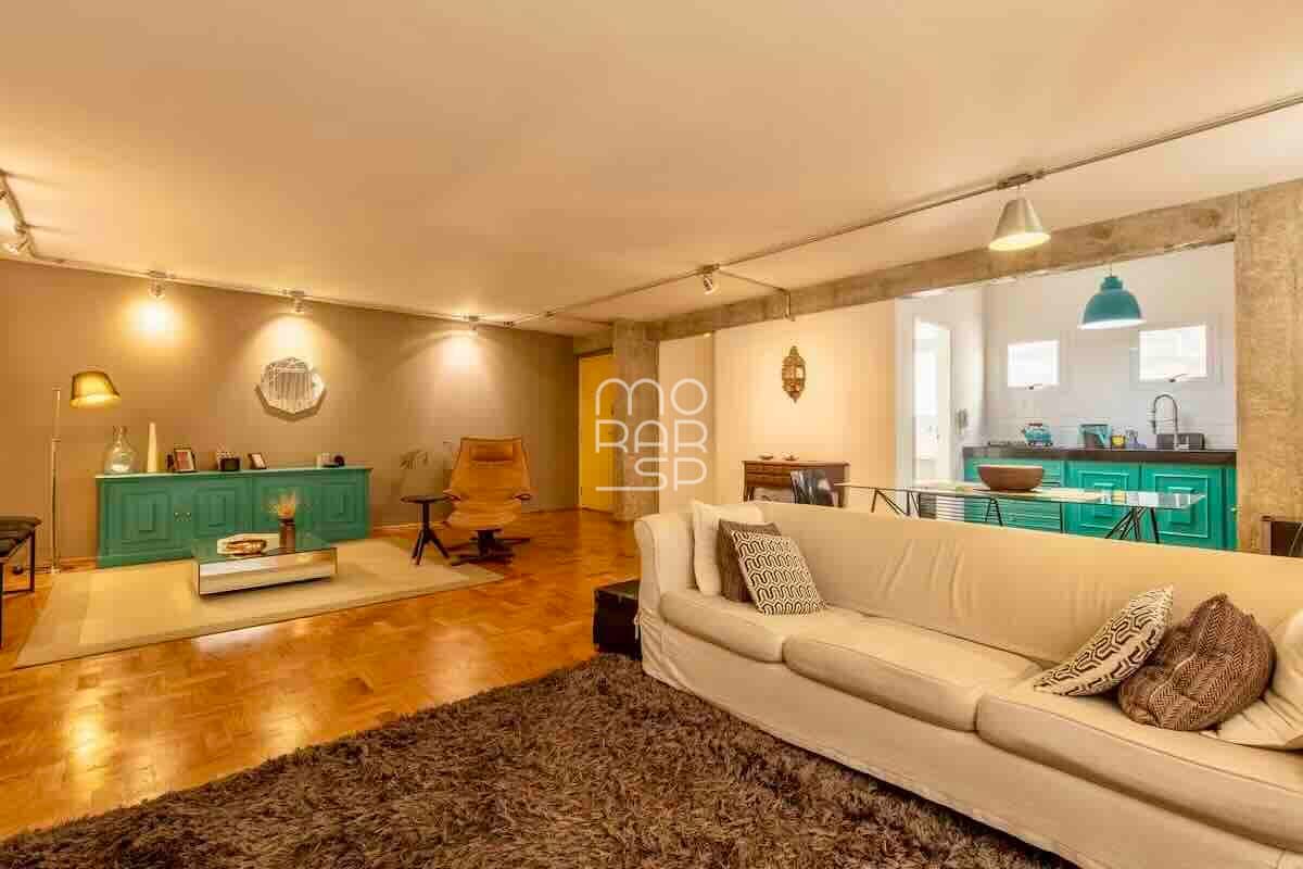 Apartamento de 114m2 no Jardim América com amplo living para 2 ambientes, cozinha integrada, 2 dormitórios, 1 banheiro completo, lavabo e 2 vagas.