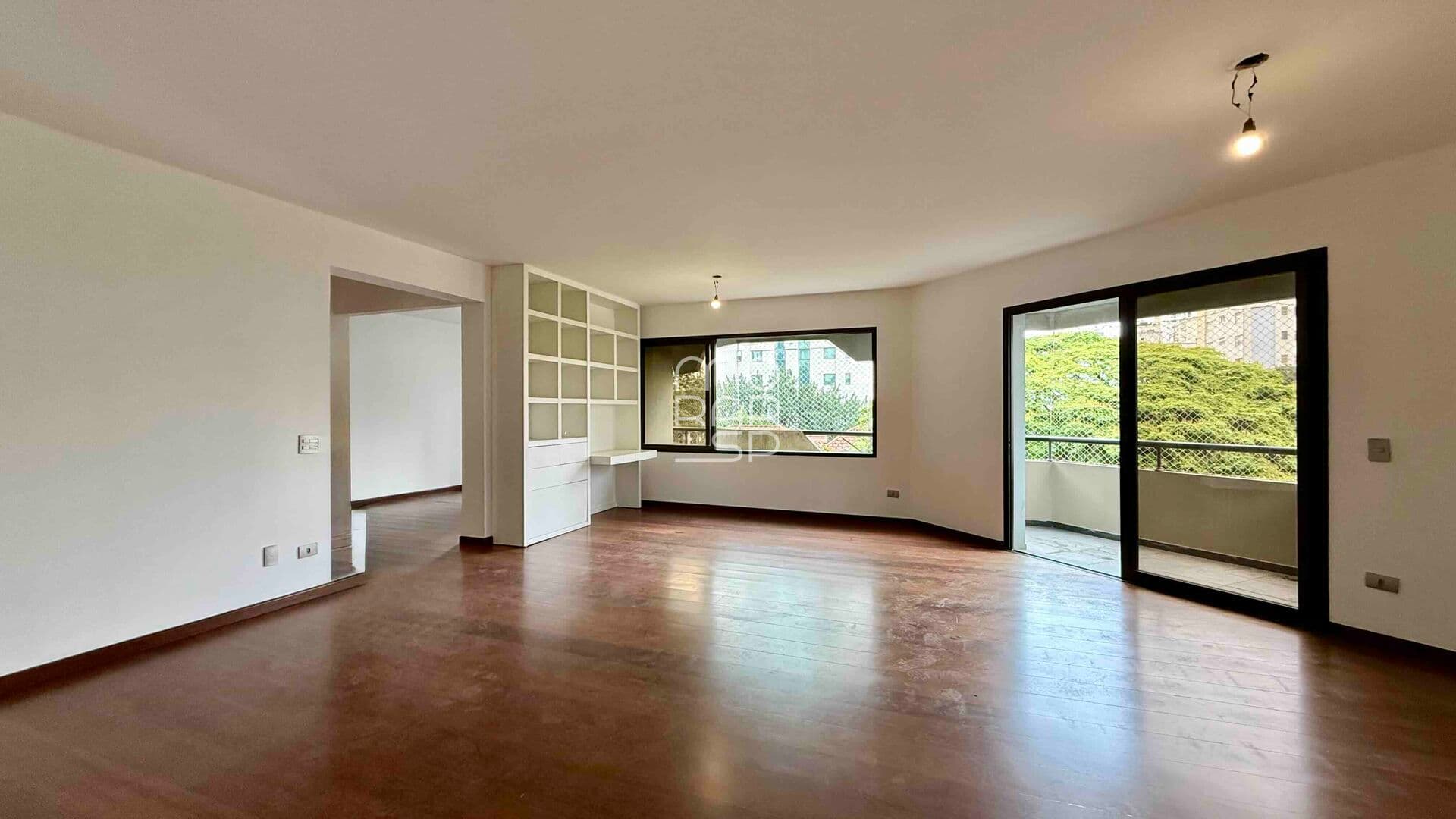 Apartamento em Higienópolis de 240m2, living para 4 ambientes, sacadas, 3 suítes amplas sendo a master com closet e sala de banho e 3 vagas.