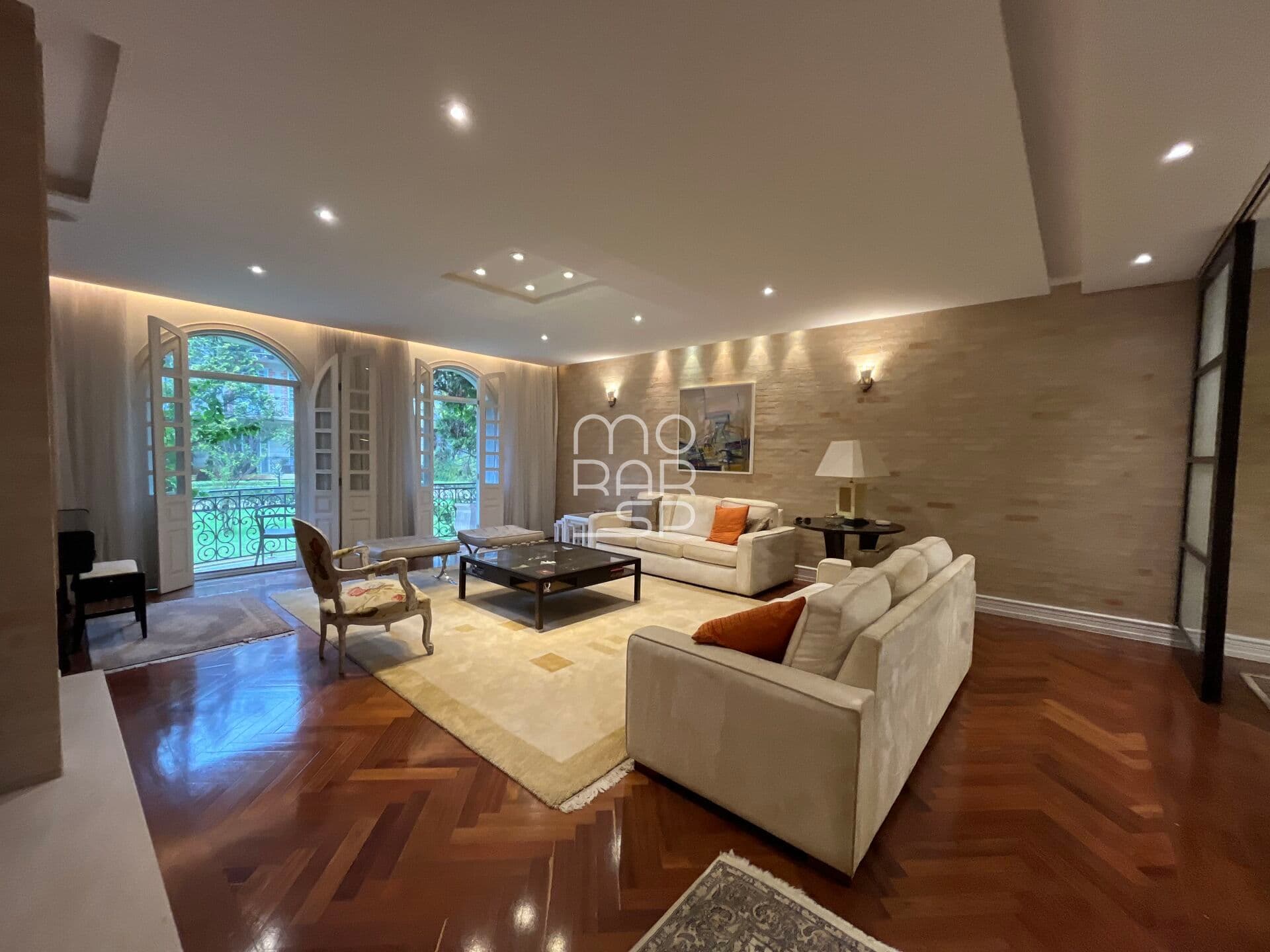 Jardim Europa | 237 m² com atmosfera clássica e localização absolutamente privilegiada