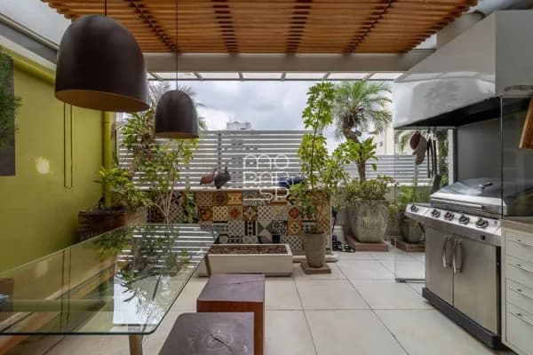 Cobertura em Perdizes com 153m2, living para 2 ambientes, cozinha integrada, 1 suíte master, terraço com área gourmet e hidromassagem.