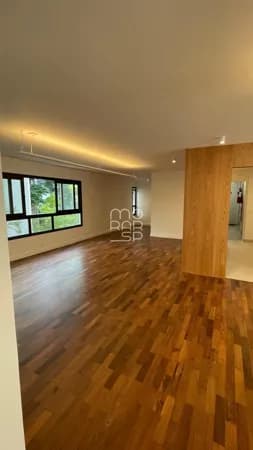 Apartamento Reformado com acabamentos de alto Padrão e extremo bom gosto. Parte plana do Jardins