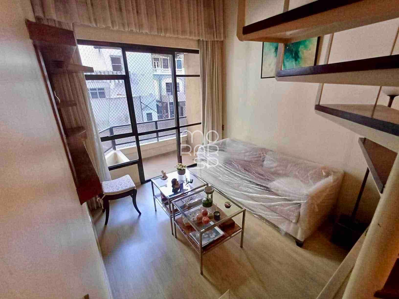 Apartamento Loft de 53m2 nos Jardins a 1 quadra da Av. Paulista com living para 2 ambientes, 1 suíte e 1 vaga.