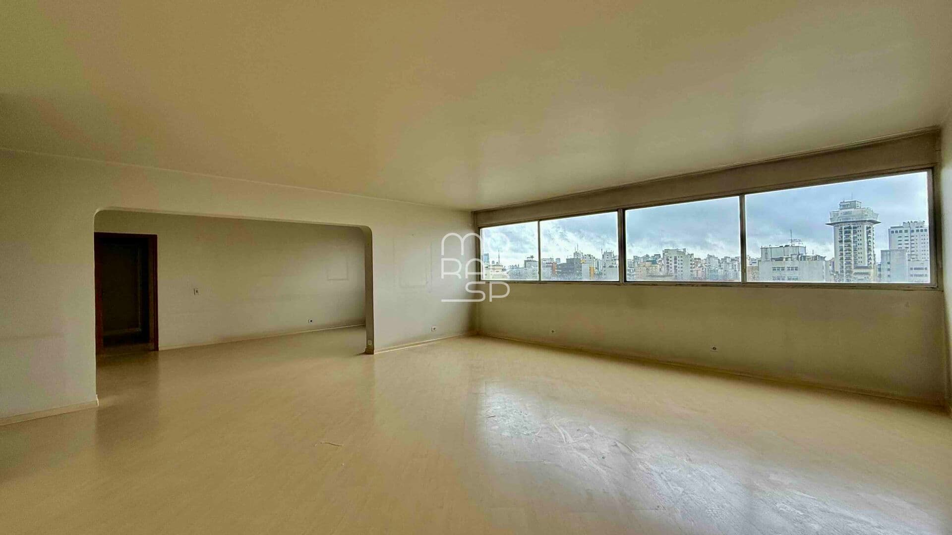 Apartamento de 167m2 em Santa Cecilia com living para 3 ambientes, 3 dormitórios sendo 1 suíte, 3 vagas e lazer completo.