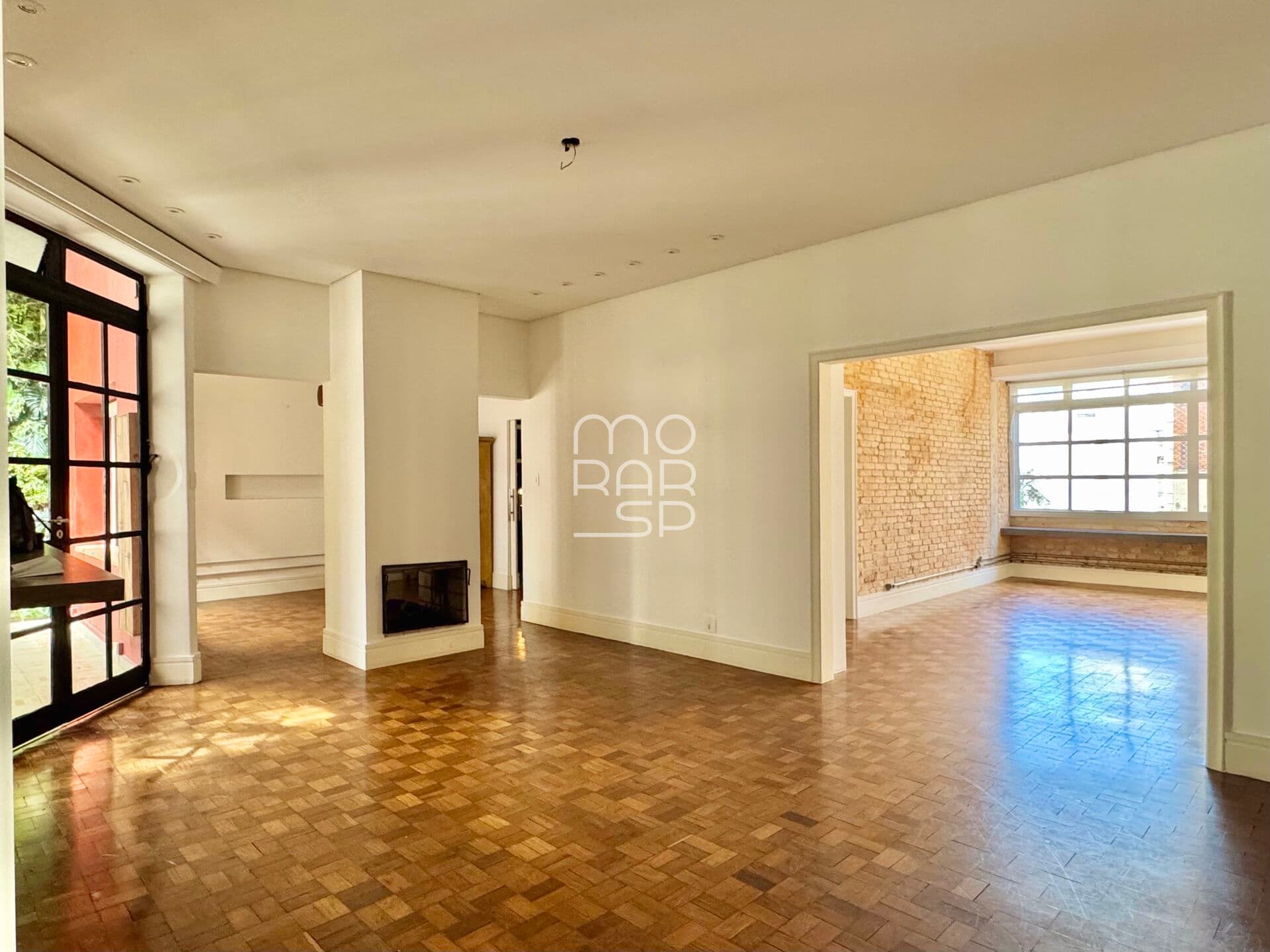 Apartamento com cara de casa em prédio vintage