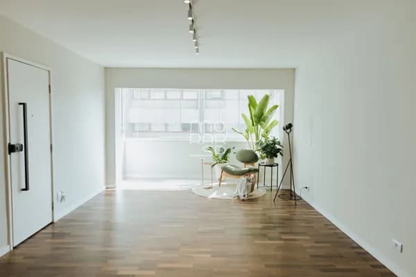 Apartamento recém reformado com 3 suítes em rua tranquila no bairro
