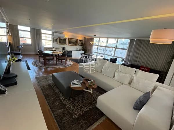 Apartamento muito bem localizado com muito luminosidade natural