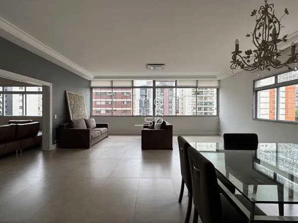 Apartamento espaçoso e silencioso na região da Paulista