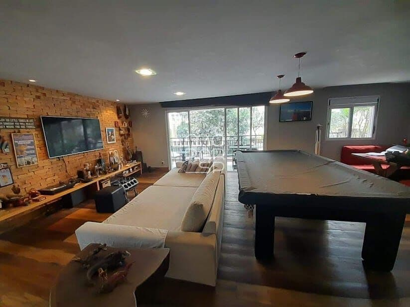 Apartamento Garden de 290m2 em Santa Cecilia com living para 3 ambientes com sacada, terraço com piscina, 3 dormitórios sendo 2 suítes e 3 vagas.