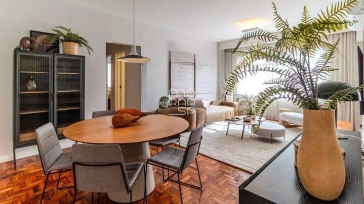 Apartamento reformado, mobiliado e equipado em Santa Cecília com 110m2, sala para 2 ambientes, 2 dorm. sendo 1 suíte e 1 vaga