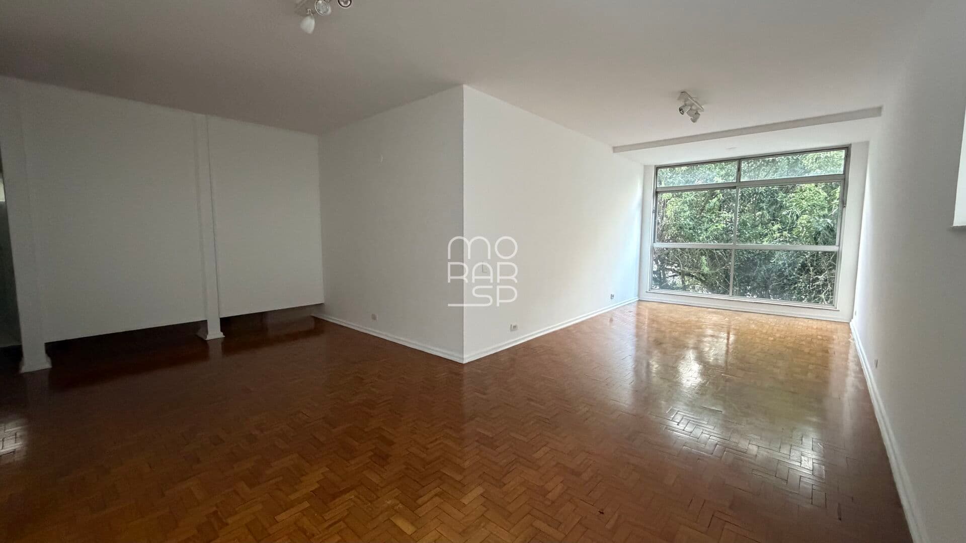 Apartamento com 175 m², 3 dormitórios e excelente potencial de atualização nos Jardins