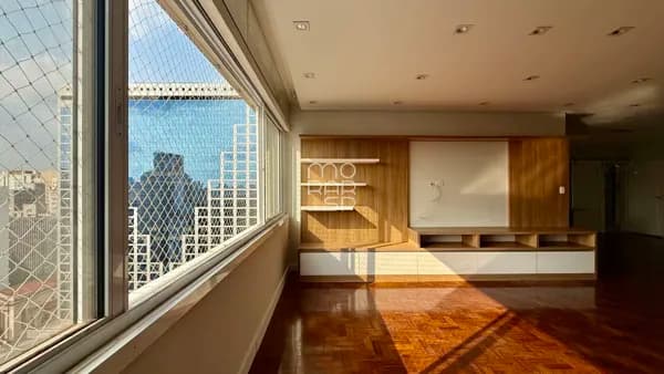 Apartamento de 188m2 em edifício icônico, próximo à Paulista, com amplo living, lavabo, 3 dormitórios sendo 1 suíte e 1 vaga.