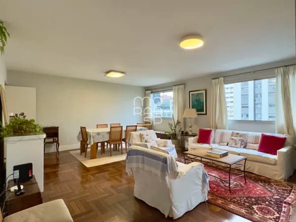 Apartamento bem localizado e com 2 vagas nos Jardins