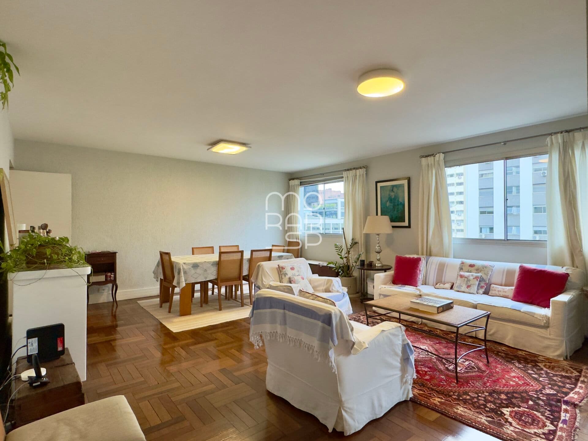 Apartamento bem localizado e com 2 vagas nos Jardins