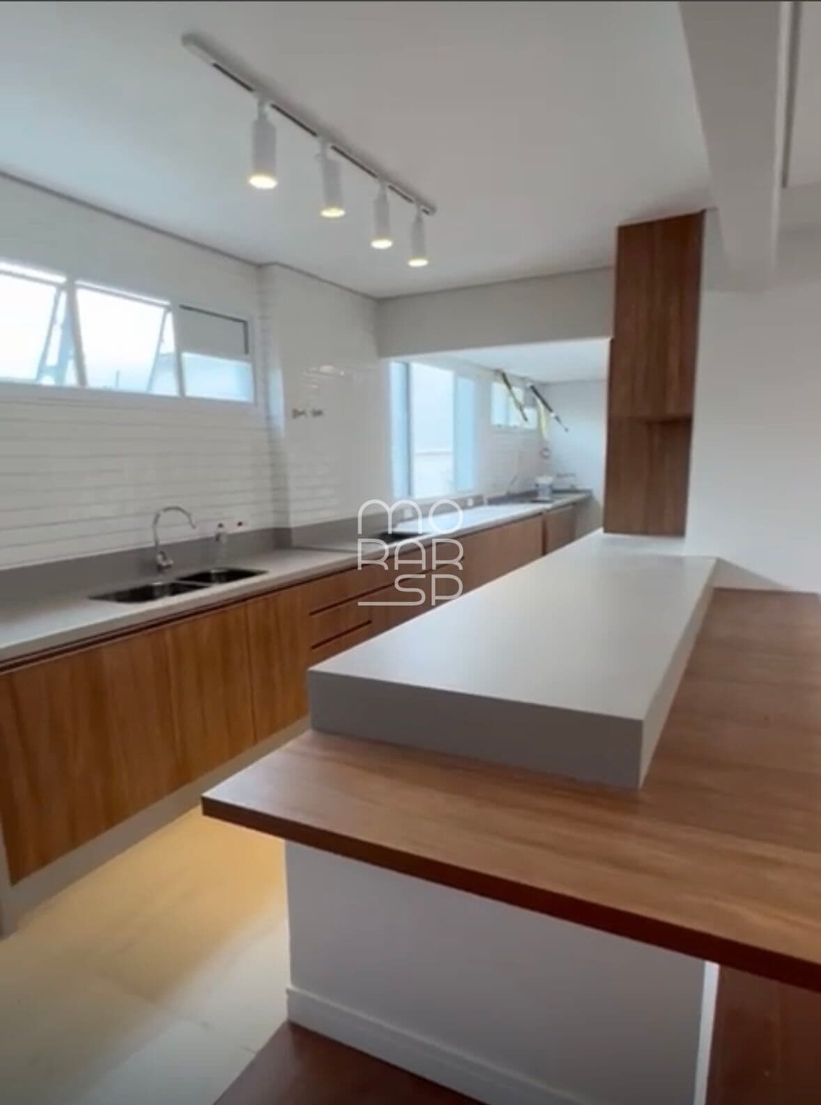 Apartamento super reformado 1 por andar