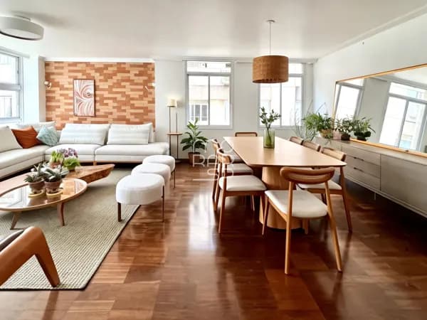 Apartamento com reforma descolada em prédio modernista dos Jardins